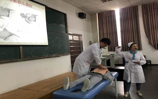 说明: 师生互动