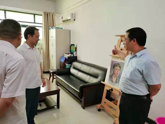 说明: 1