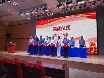 说明: 先进工作者