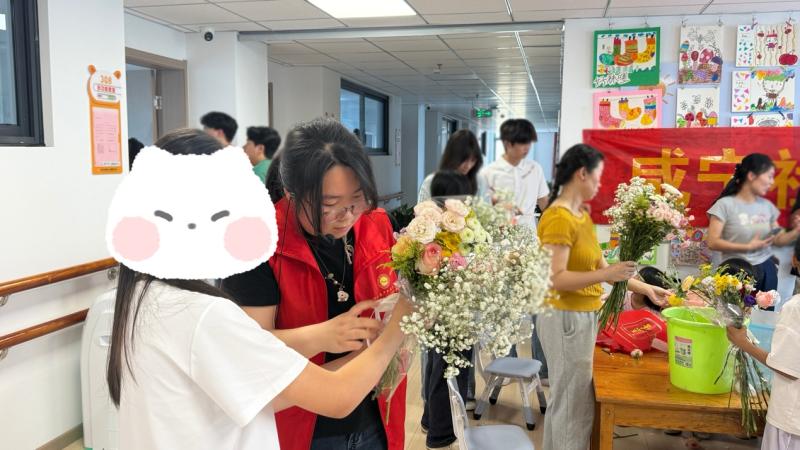 以花伴童心 情暖六一节