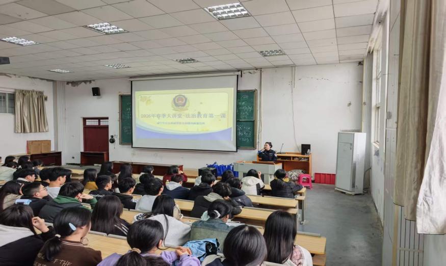 警校携手筑防线 法治护航助成长 ——旅游管理系开展未成年人法治安全教育讲座