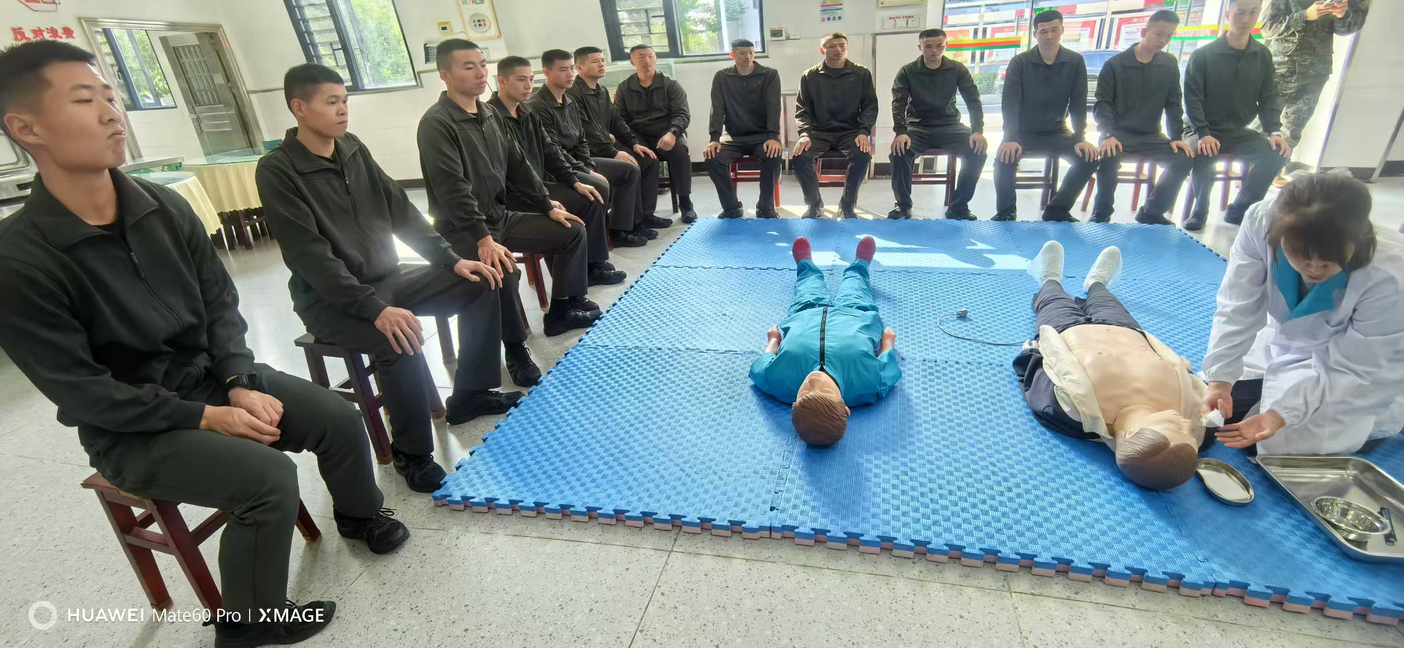 健康拥军暖兵心      医教服务进军营