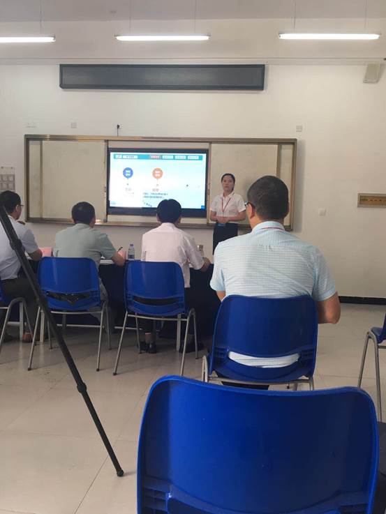 说明: 戴琰照片