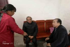 说明: 杨书记看望黎三关