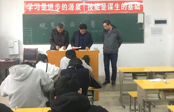 说明: C:\Users\Administrator\Desktop\0d1a10518m80953885f30d71db7c15b9.jpg