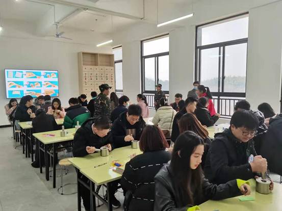 说明: c3b7518bf3d5f4d96d8f5c90f000d07