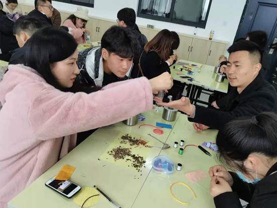 说明: e9ea5afe54f0f9c5e2d34914ed161bf