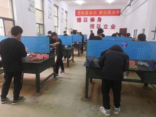 说明: ab4e9bfda06c4cace3908043a7d3087