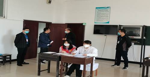 说明: H:\科室文件\2022母婴照护\11.26母婴考试照片\实操-杨 (2).jpg