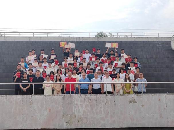 说明: 40d57df1e59e3d3b840a99af915054a