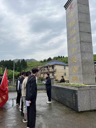 说明: 6095b19e2b74b4be75e3735bdb6a26a