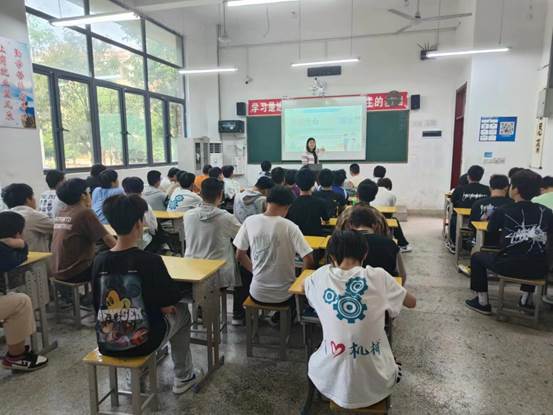 说明: 40f0dabdaaa359db2f009010707a14c