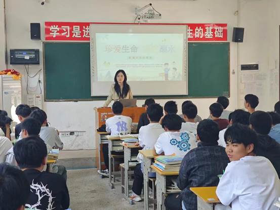 说明: 9b7b54b96e3fbacabce6abae95fee34